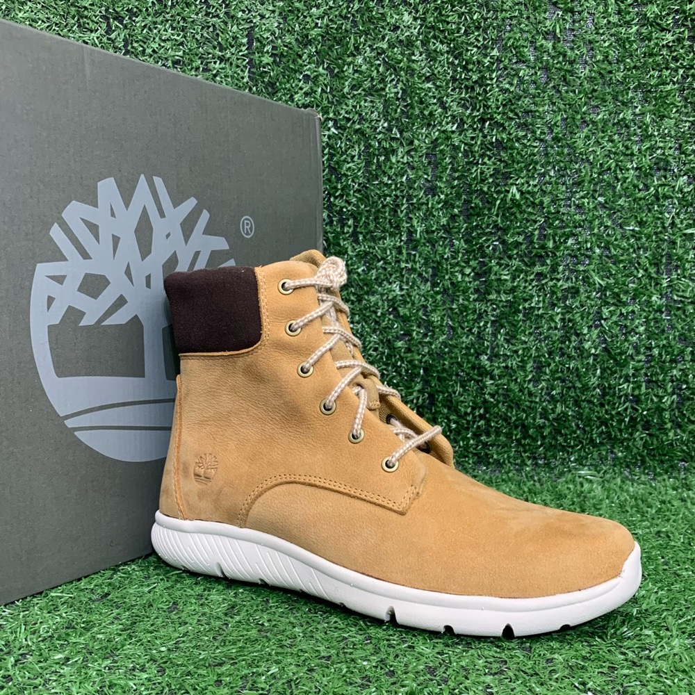 New Timberland Boltero Wheat Nubuck Women Boots - Picture 2 of 5